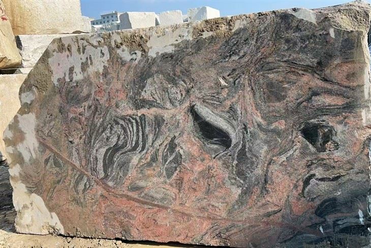 Kinawa Rose Granite Block Yard