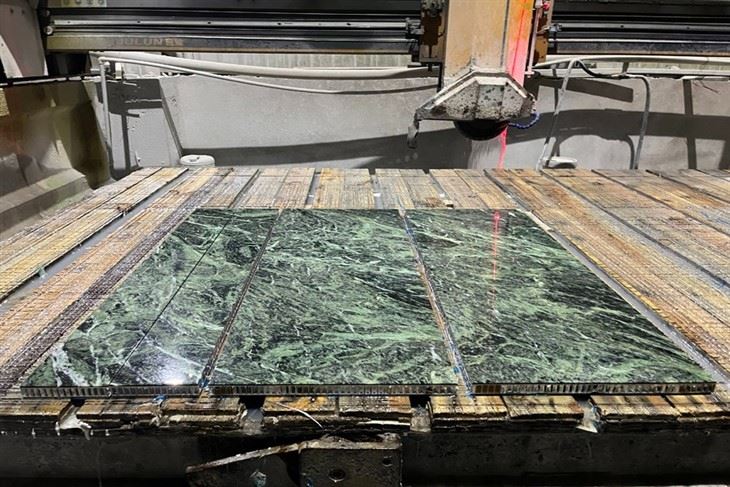 Verde Aver Marble Laminated Aluminum Honeycomb Panel Cutting